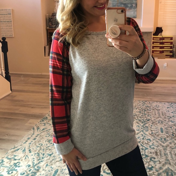 Last 1! SMALL Super Soft Plaid Sleeve Tunic - Picture 6 of 9